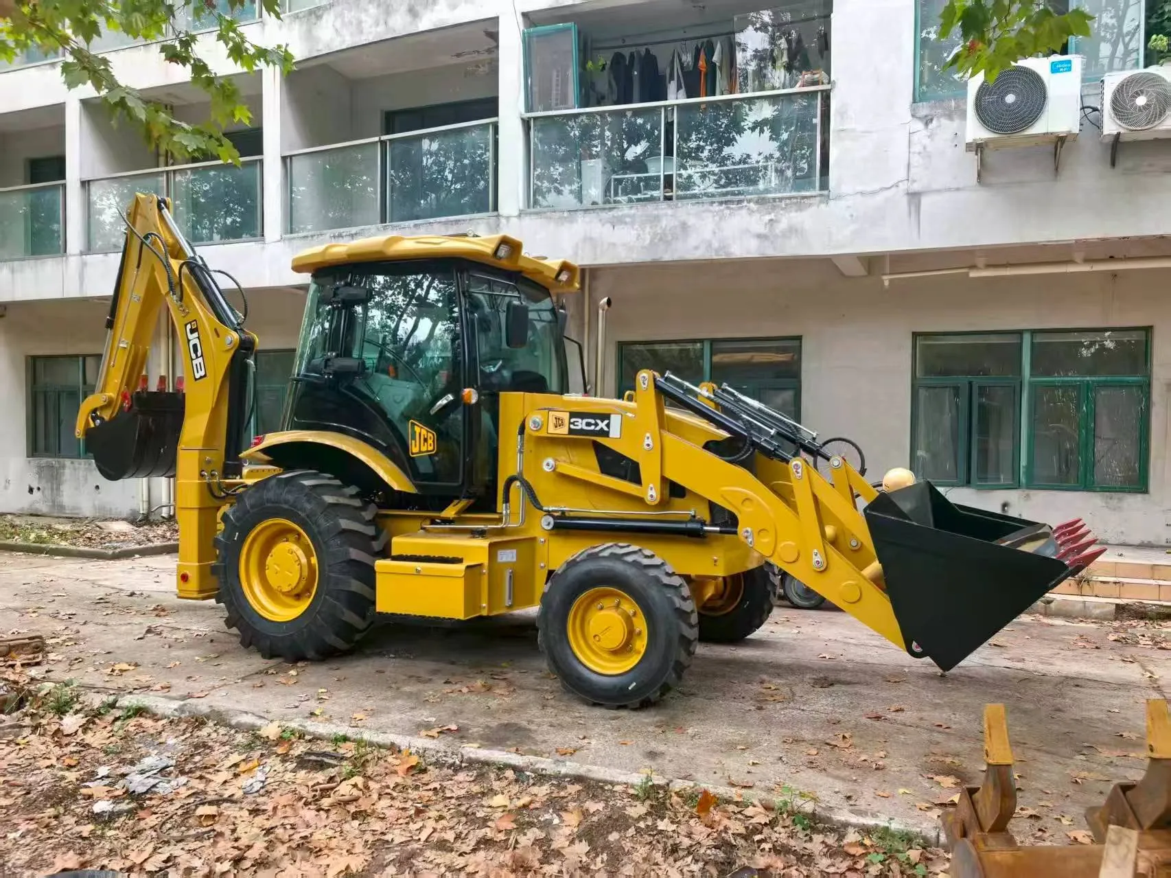 JCB 3CX Backhoe Loader (Multi-Functional Construction Machine)
